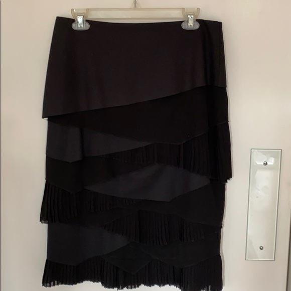 Tiered Banana Republic “BR” label pencil skirt - Picture 4 of 4